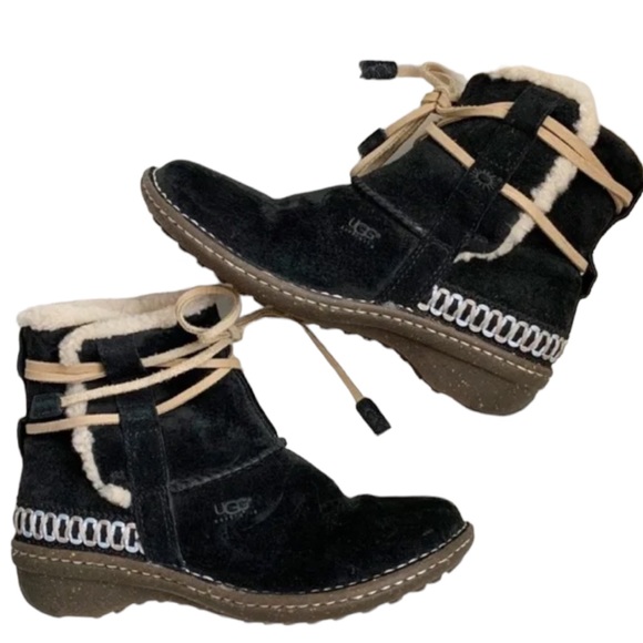 UGG Shoes - Ugg Australia Cove Black Suede Shearling Lined Ankle Boots Size 5